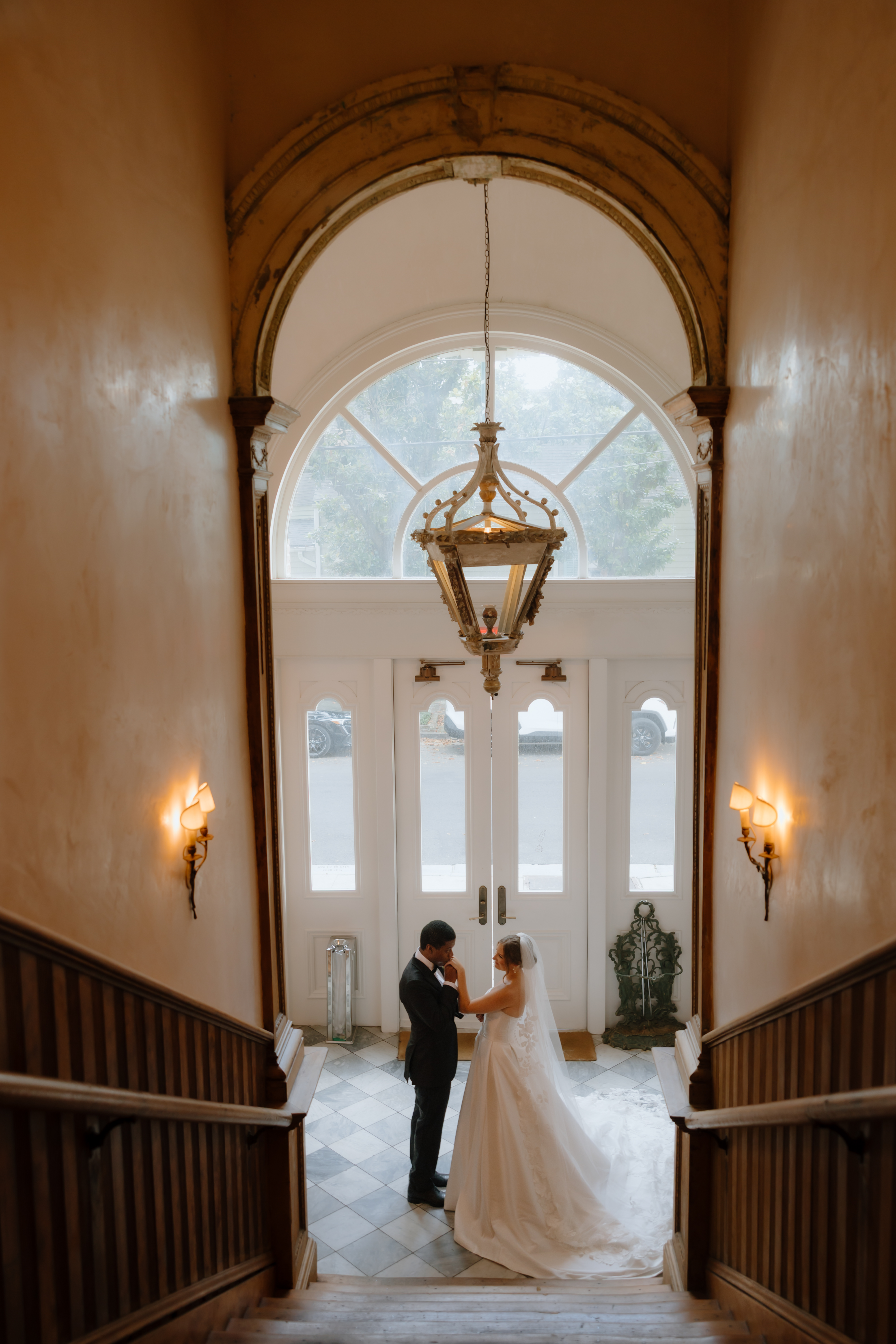 Wedding portraits in an elegant historic setting
